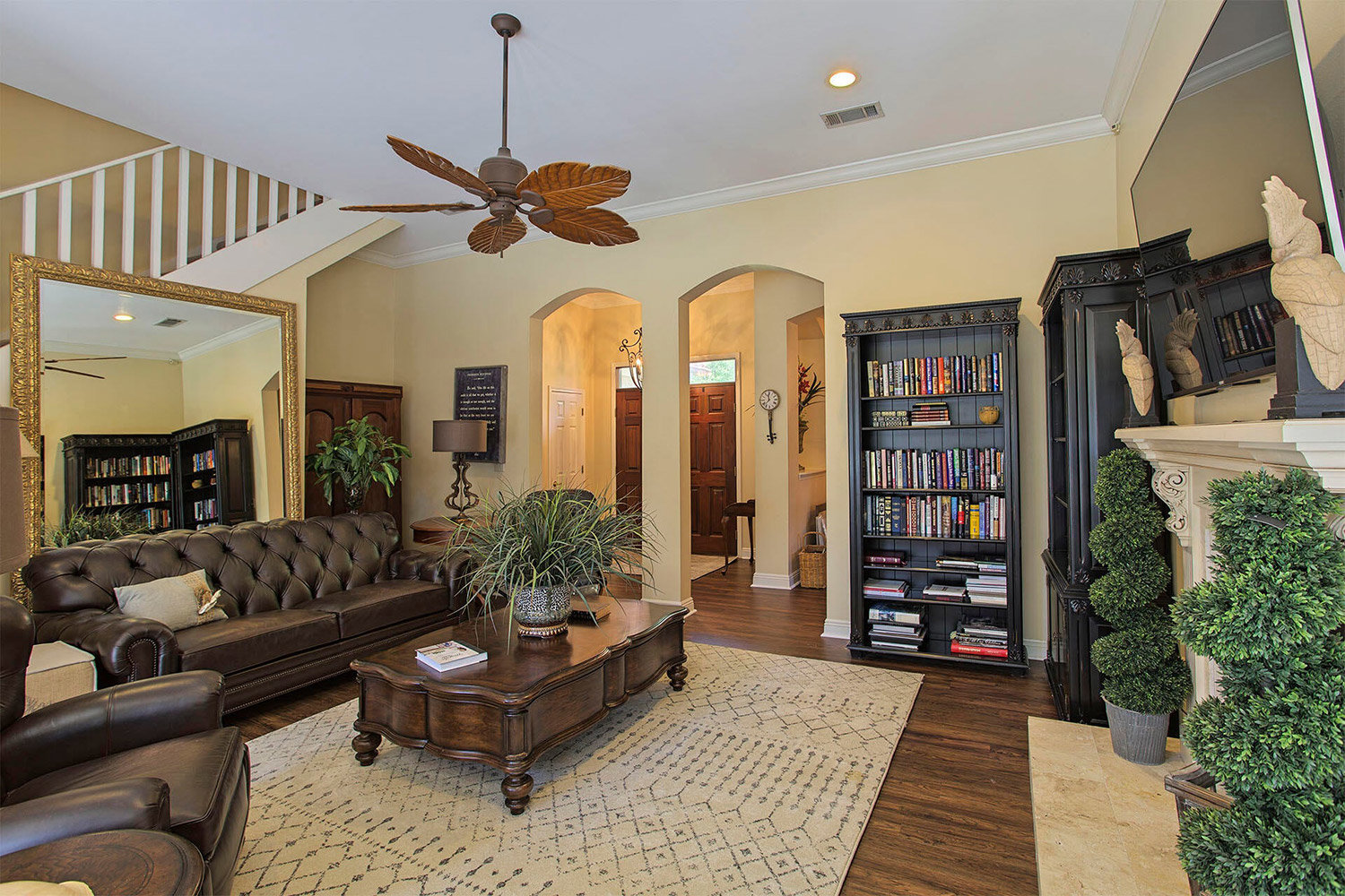 1401 Baytowne Ave Living Room